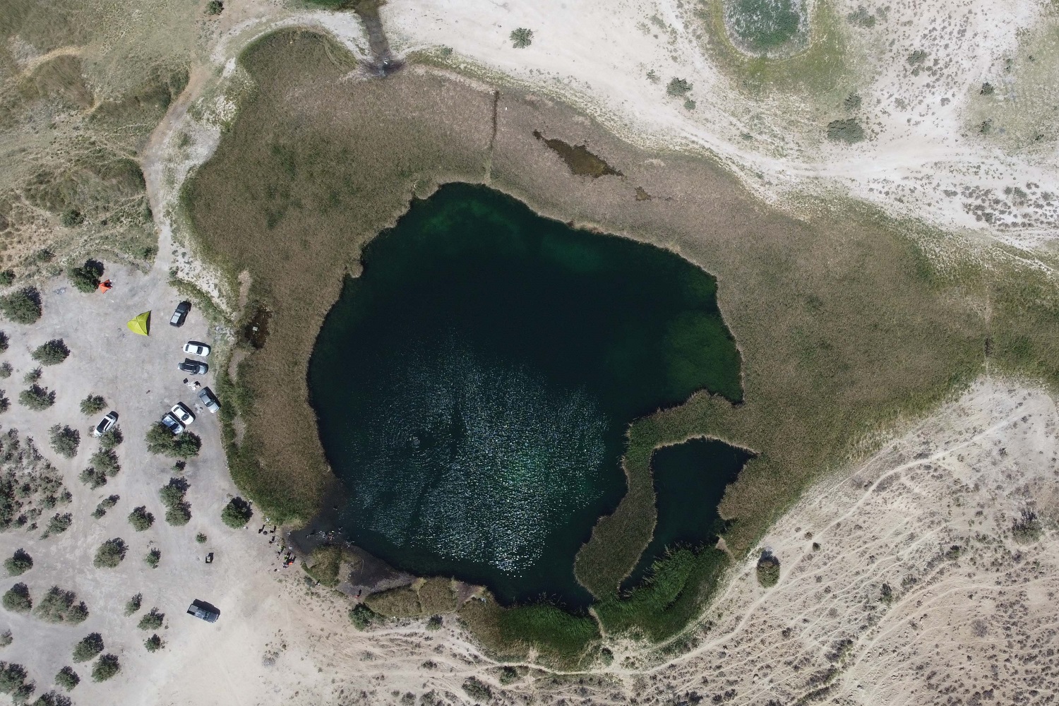 آهنک؛ دریاچه‌ای فیروزه‌ای در ارتفاعات فیروزکوه